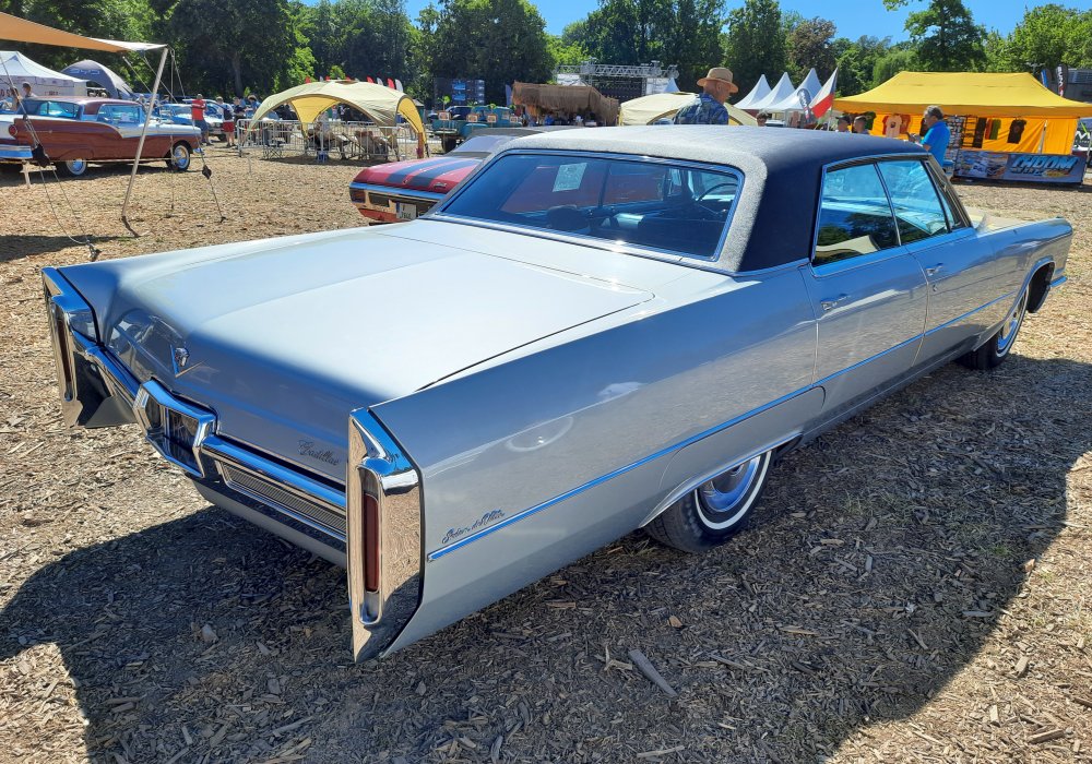 Cadillac De Ville Sedan, 1966