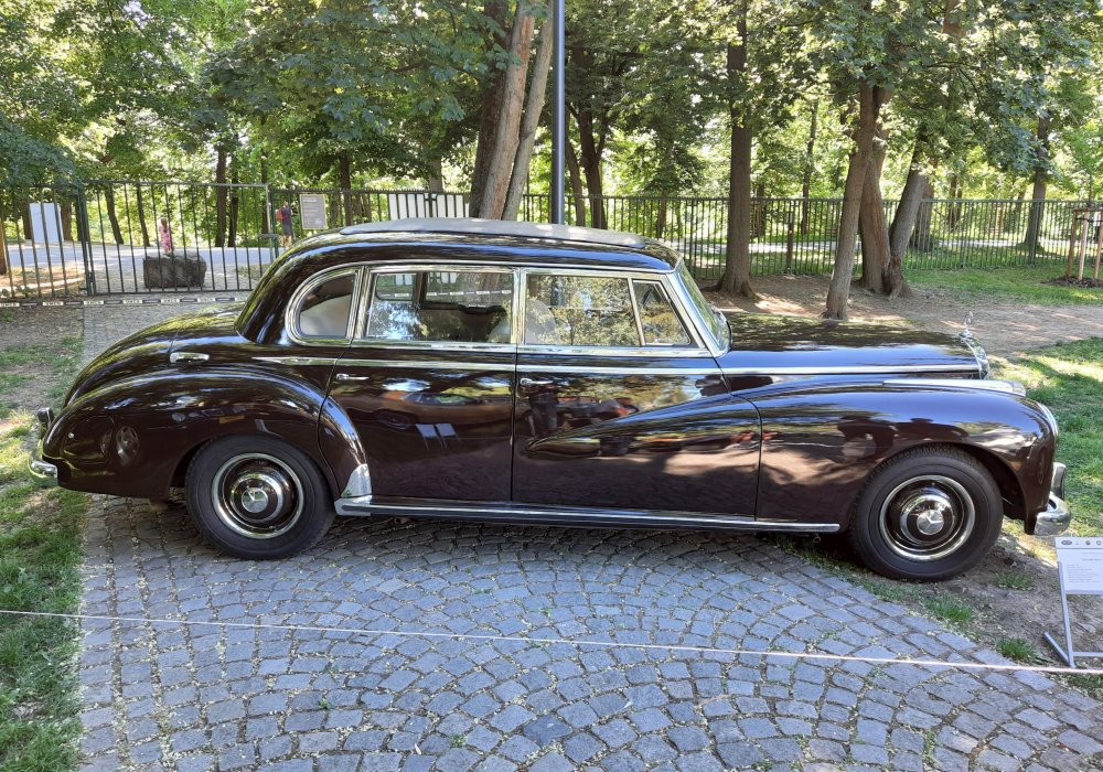Mercedes-Benz 300