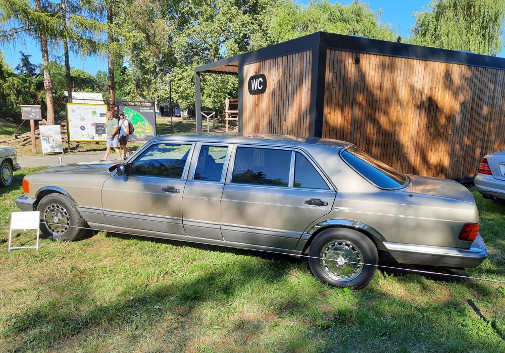 Trasco Mercedes-Benz 560 SEL Pullman, 1987