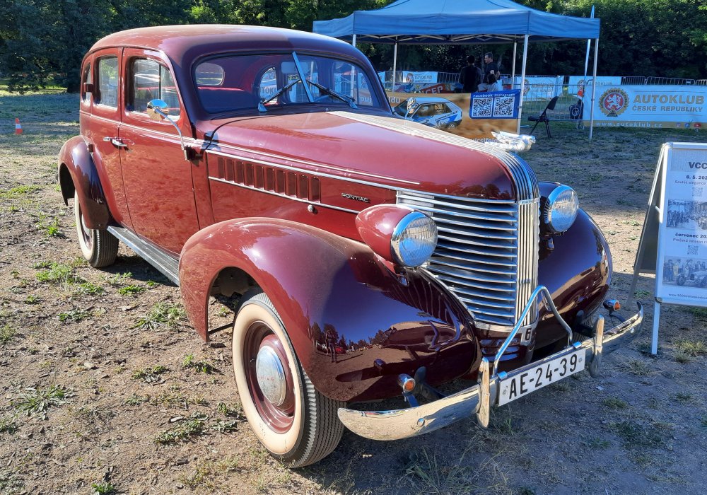 Pontiac Six Sedan Silver Streak, 1938