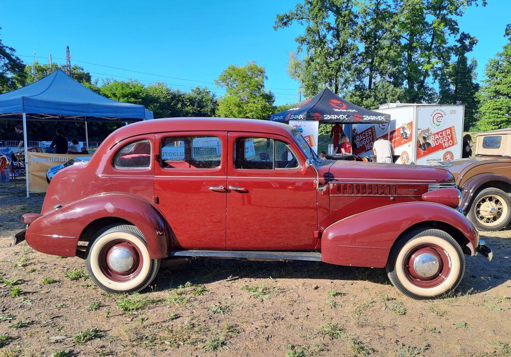 Pontiac Six Sedan Silver Streak, 1938