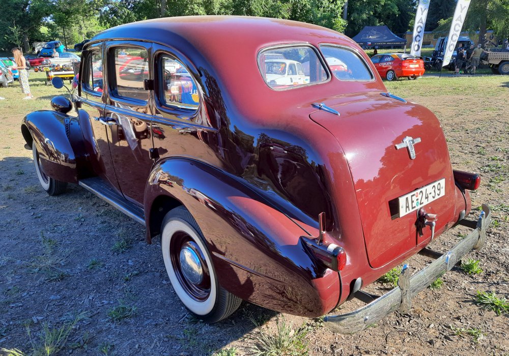 Pontiac Six Sedan Silver Streak, 1938