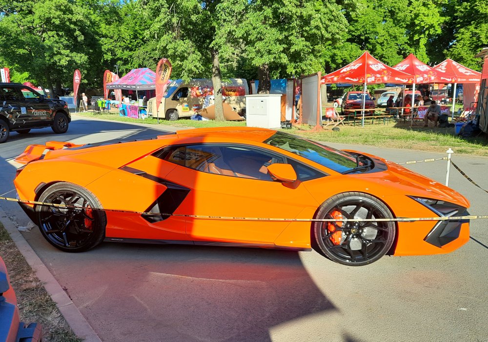 Lamborghini Revuelto