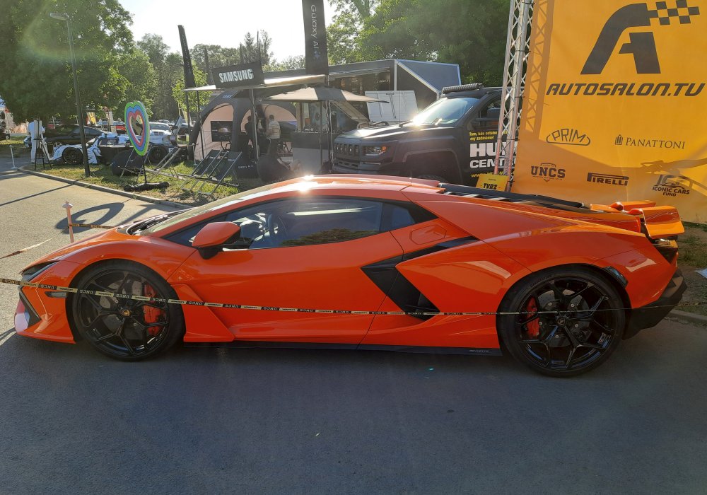 Lamborghini Revuelto