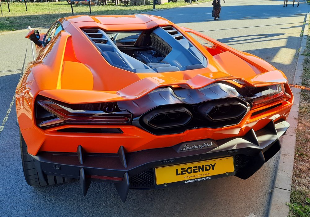 Lamborghini Revuelto