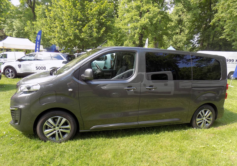 Peugeot e-Traveller Standard 75 kWh, 2021