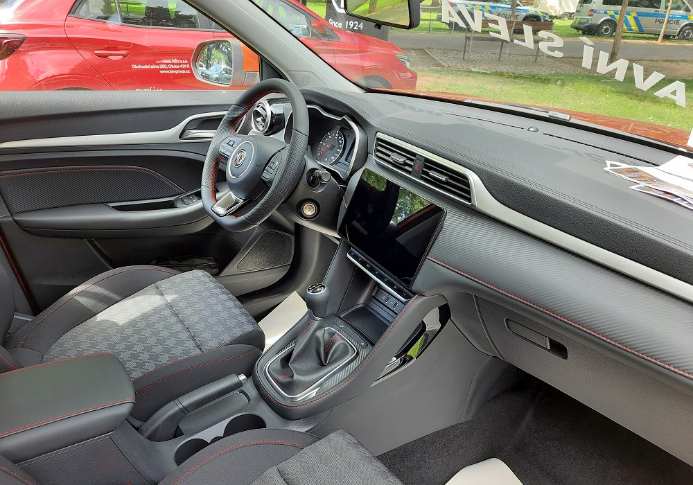 MG ZS 1.5i Essential Plus, 2025