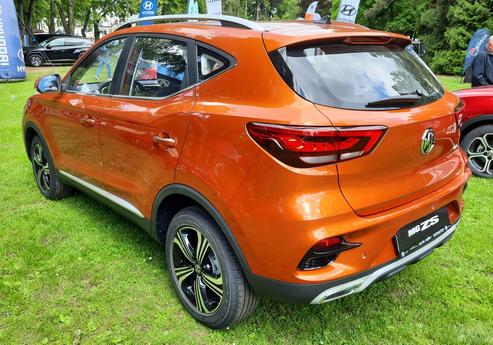 MG ZS 1.5i Essential Plus, 2025