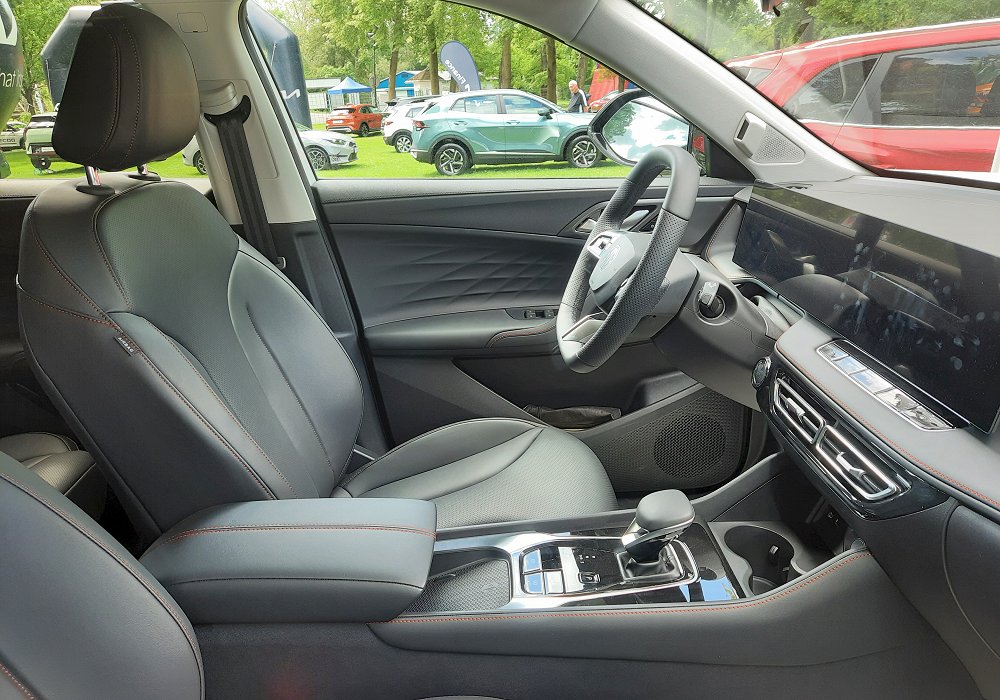 MG HS 1.5 T-GDI AT Exclusive, 2025