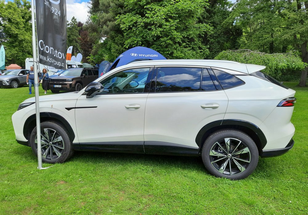 MG HS 1.5 T-GDI AT Exclusive, 2025