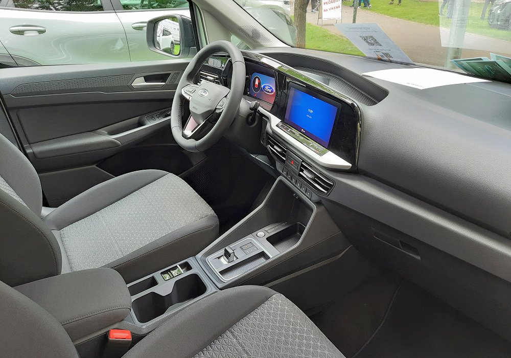 Ford Tourneo Connect 2.0 EcoBlue L2 AT Titanium, 2025