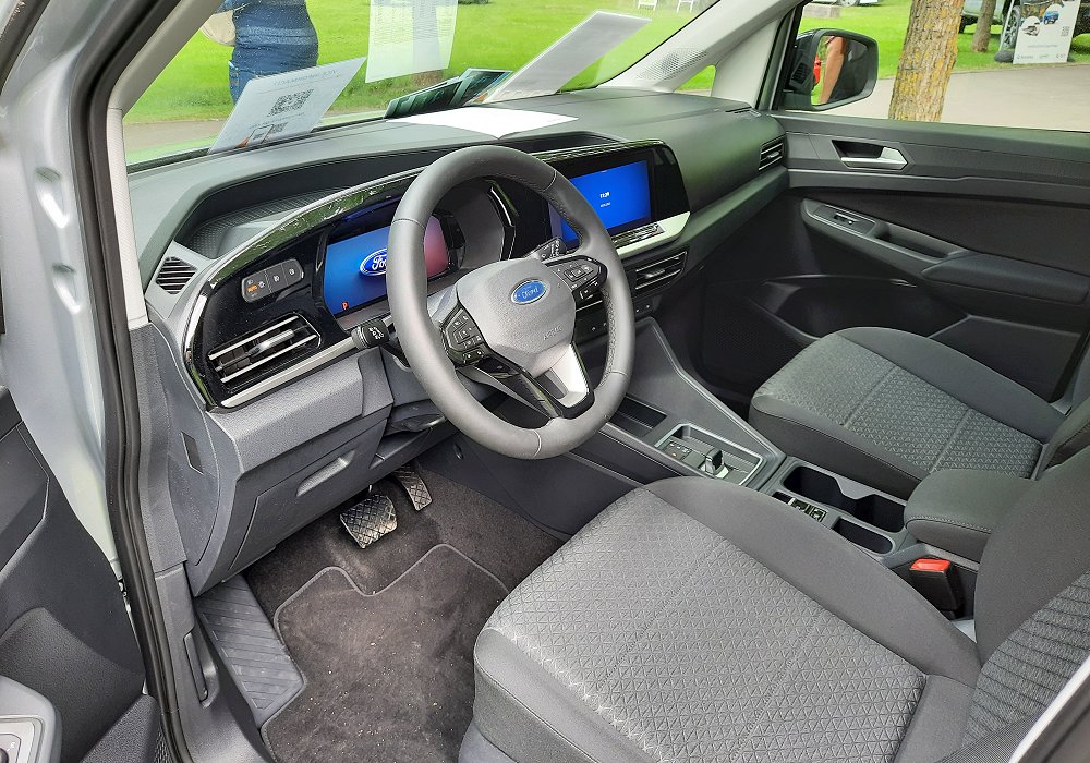 Ford Tourneo Connect 2.0 EcoBlue L2 AT Titanium, 2025