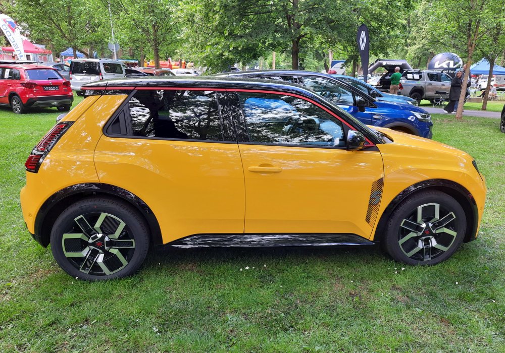 Renault 5 E-Tech 150 Iconic Cinq, 2025