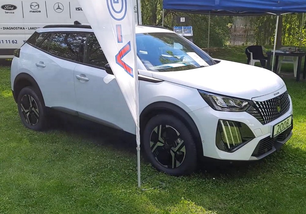 Peugeot 2008 1.2 PureTech 130 EAT8 Allure, 2025