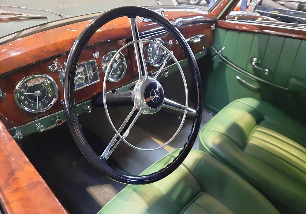 Mercedes-Benz 220 Coup�