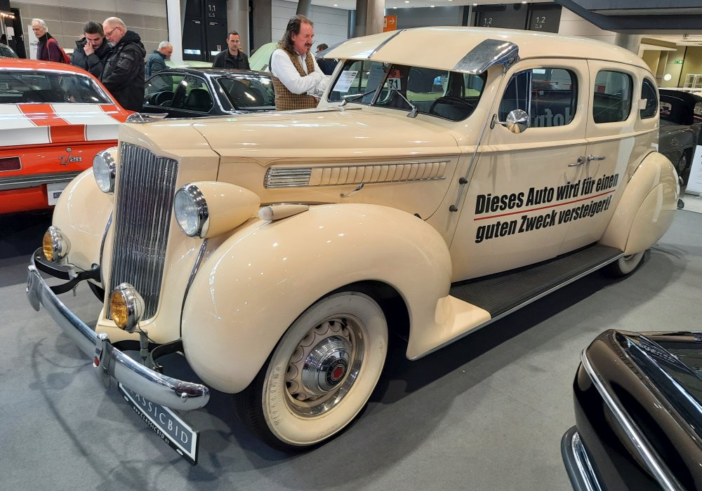 Packard Six 1700 Touring Sedan, 1939