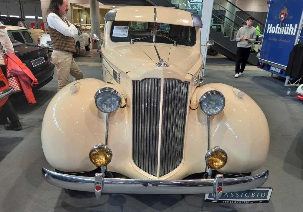 Packard Six 1700 Touring Sedan, 1939
