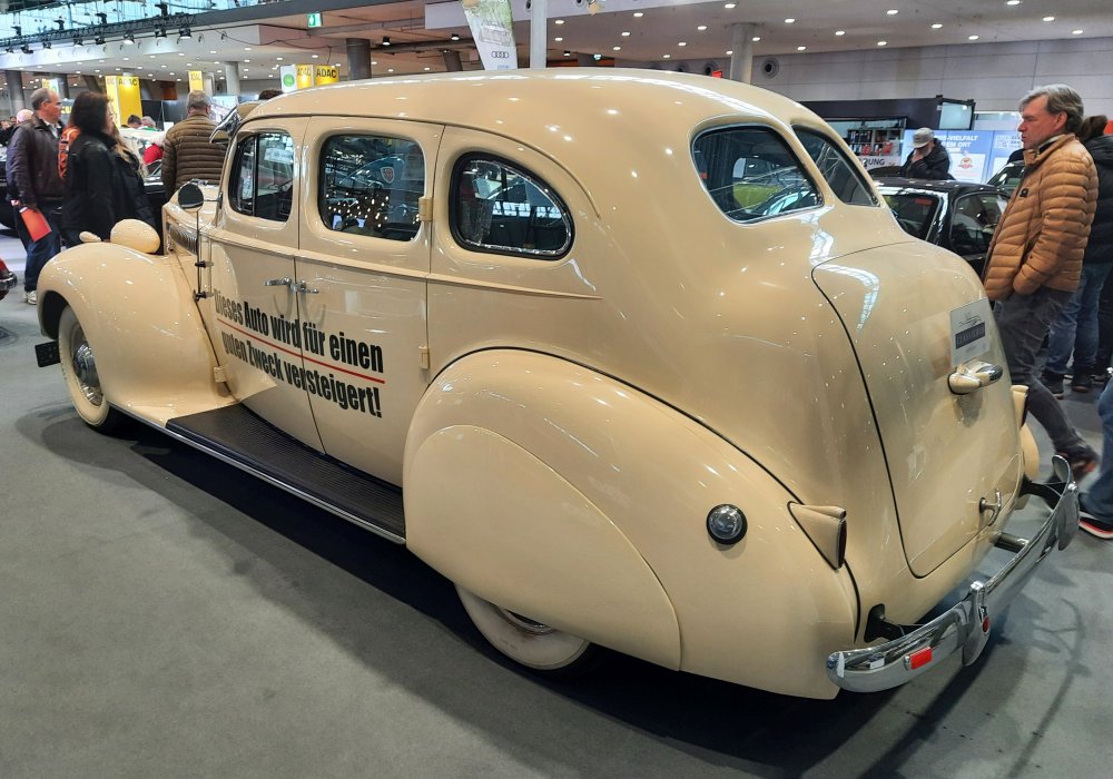 Packard Six 1700 Touring Sedan, 1939