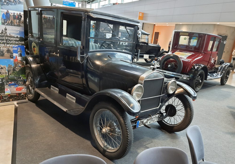 Ford Model T ForDor Sedan, 1927