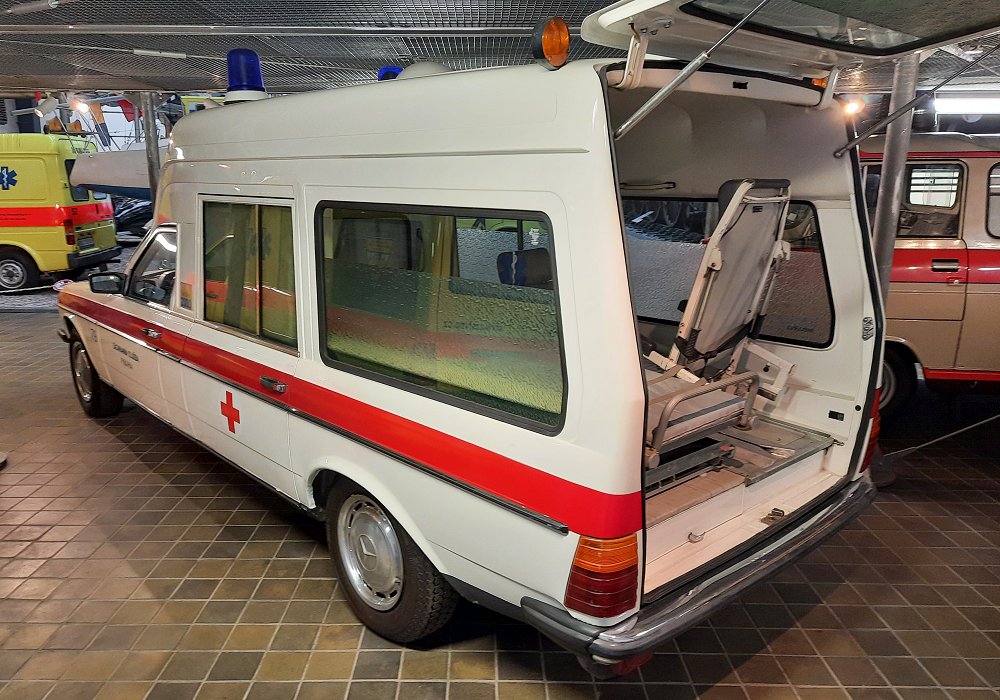 Binz Mercedes-Benz 250 Lang Ambulance 2000, 1984