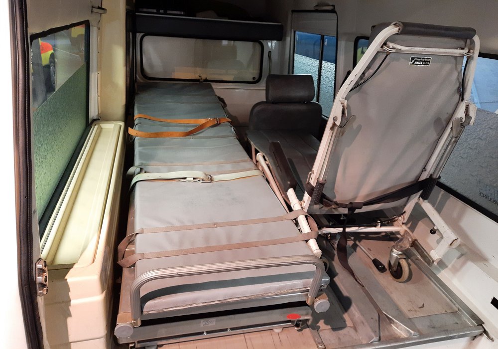 Binz Mercedes-Benz 250 Lang Ambulance 2000, 1984