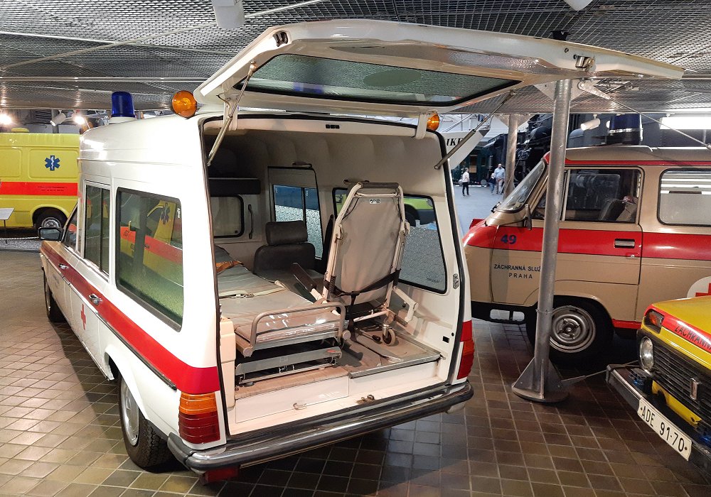 Binz Mercedes-Benz 250 Lang Ambulance 2000, 1984