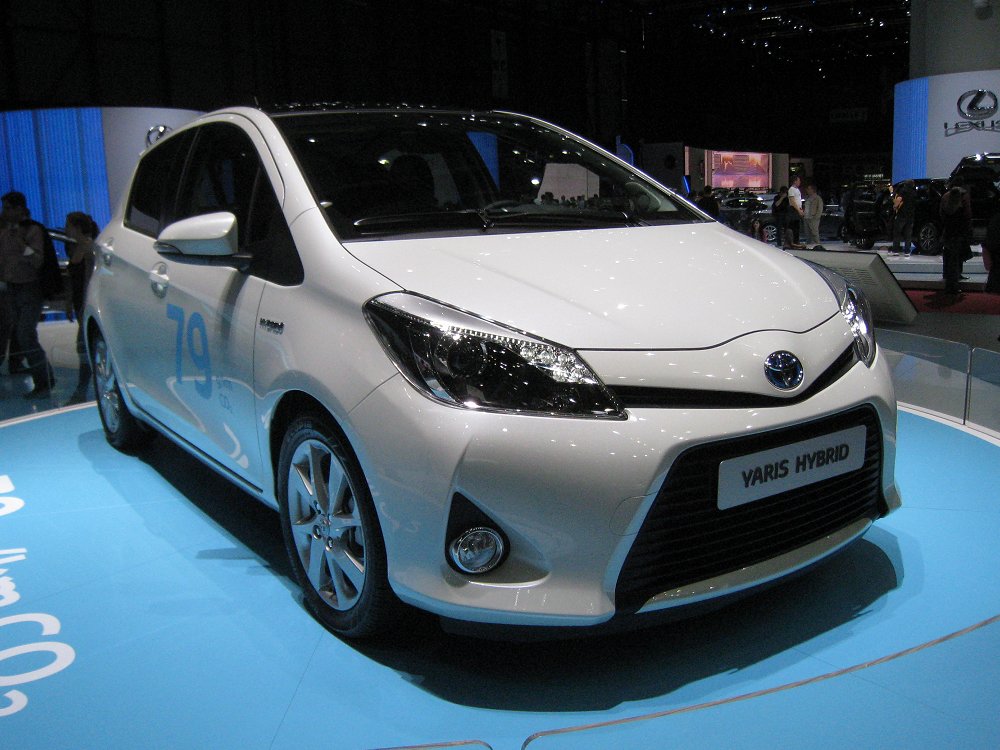 Toyota Yaris Hybrid, 2012