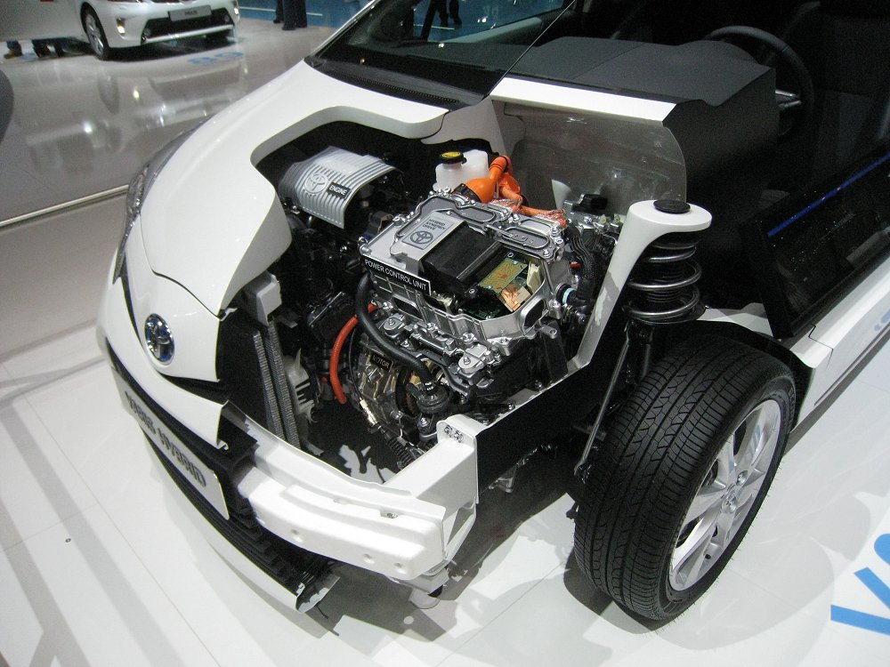 Toyota Yaris Hybrid, 2012