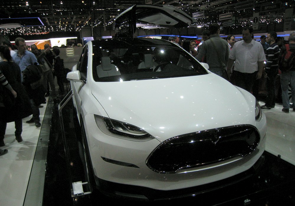Tesla Model X, 2013