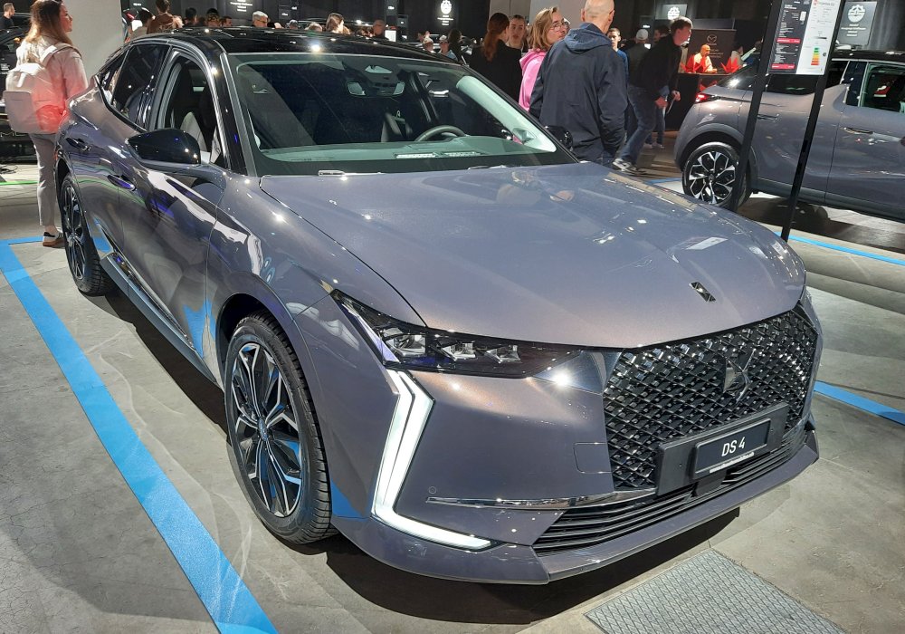 DS 4 Hybrid 136