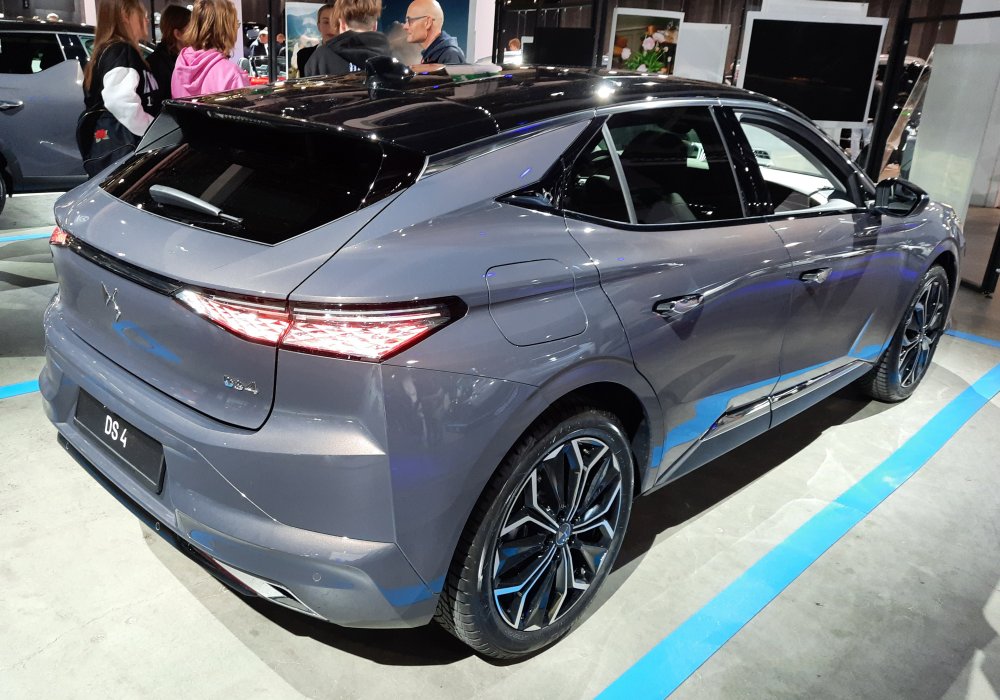 DS 4 Hybrid 136