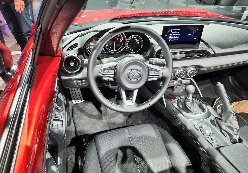 Mazda MX-5 Roadster Skyactiv-G 184, 2024