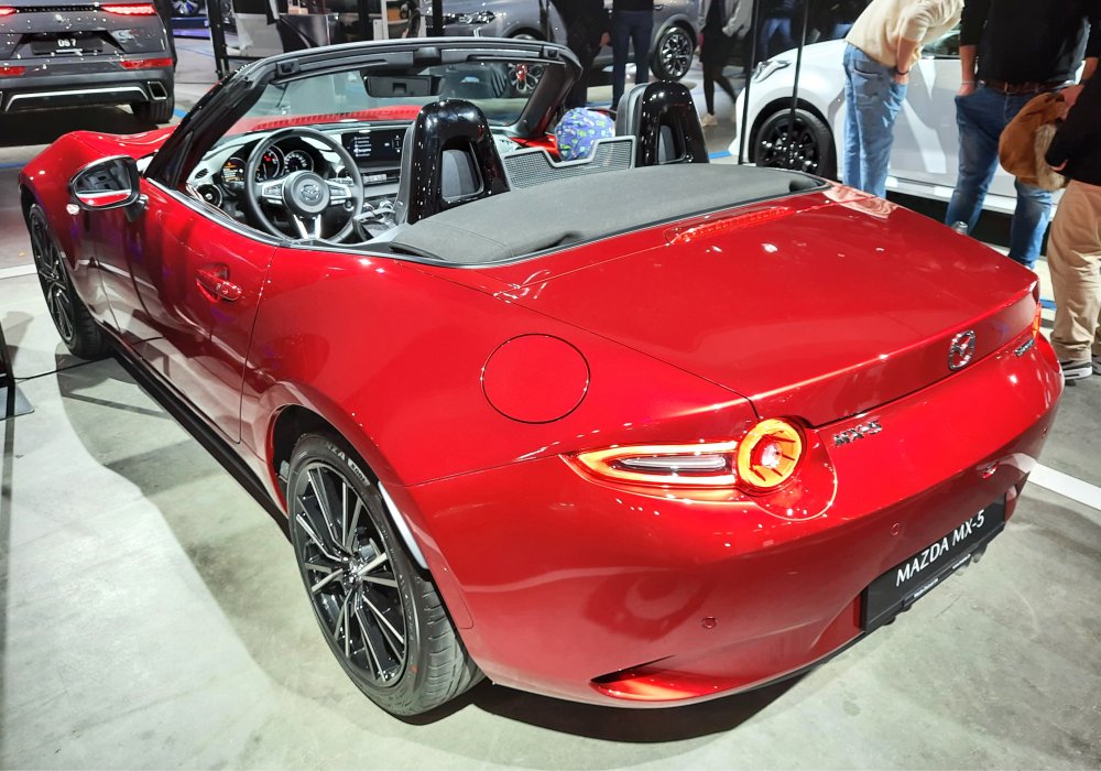 Mazda MX-5 Roadster Skyactiv-G 184, 2024