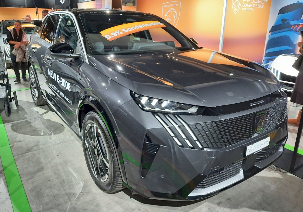 Peugeot E-3008 GT 210, 2024