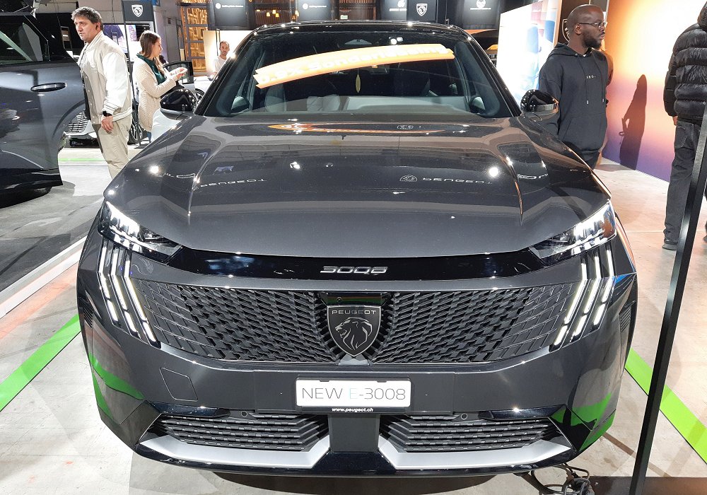 Peugeot E-3008 GT 210, 2024