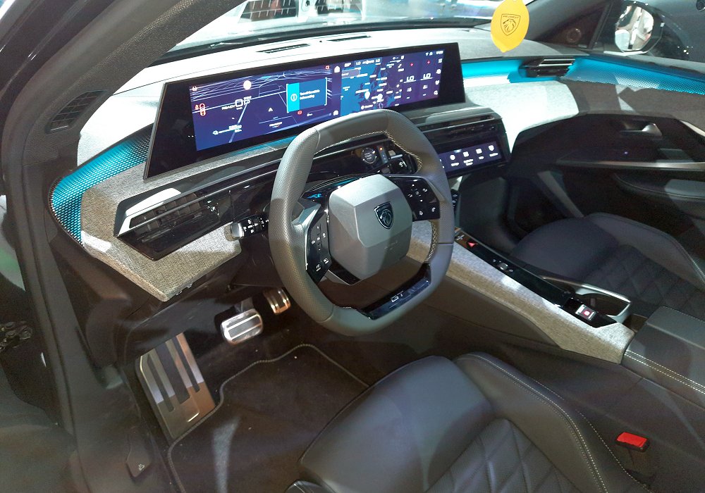 Peugeot E-3008 GT 210, 2024