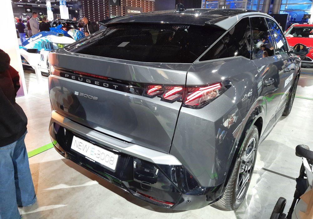 Peugeot E-3008 GT 210, 2024