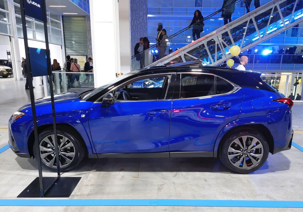 Lexus UX 300h AWD F Sport, 2024