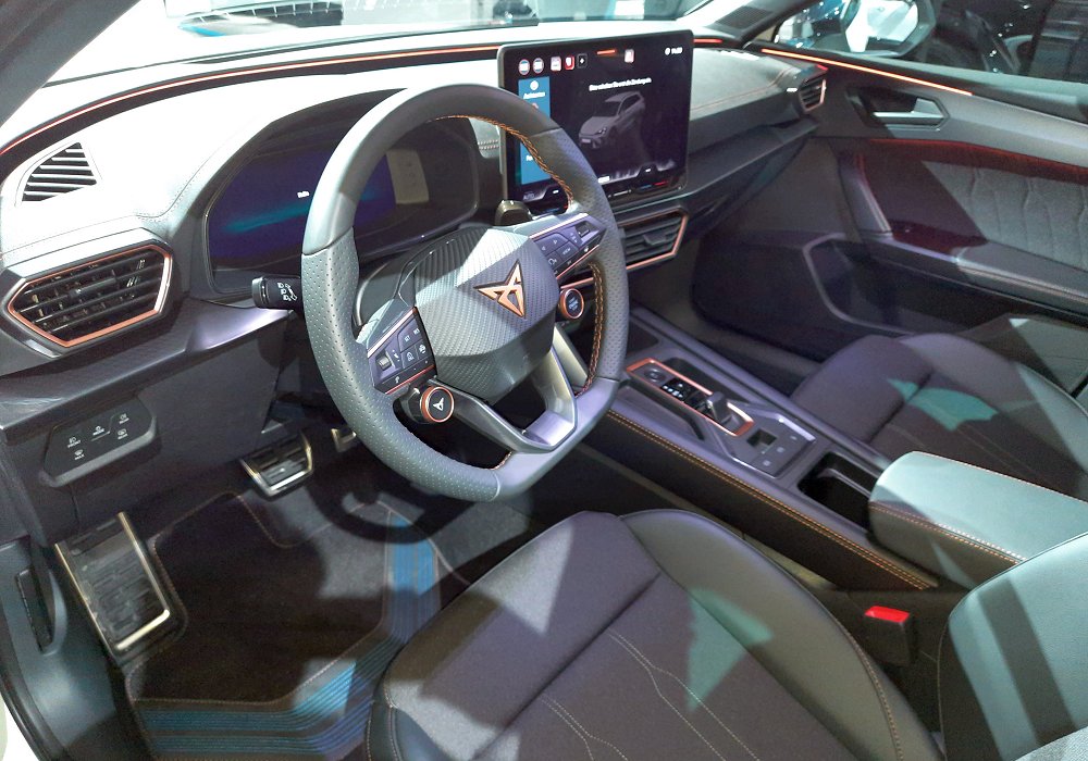 Cupra Leon Sportstourer 2.0 TSI 4Drive Business, 2025