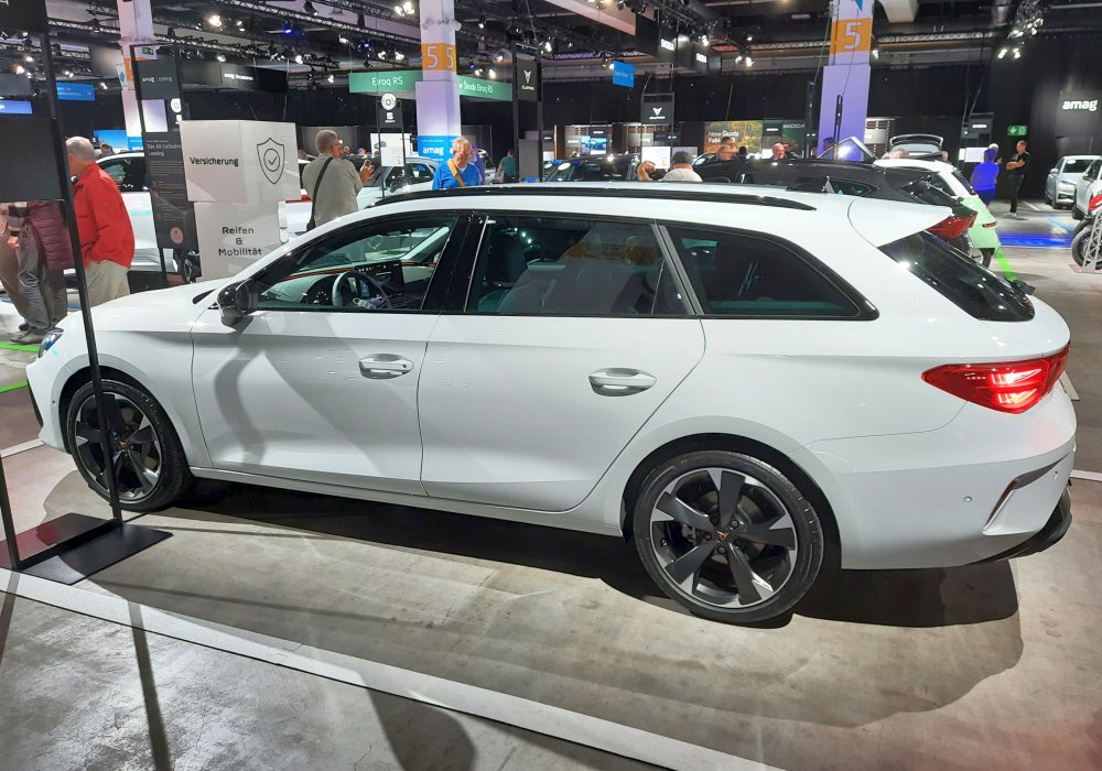 Cupra Leon Sportstourer 2.0 TSI 4Drive Business, 2025