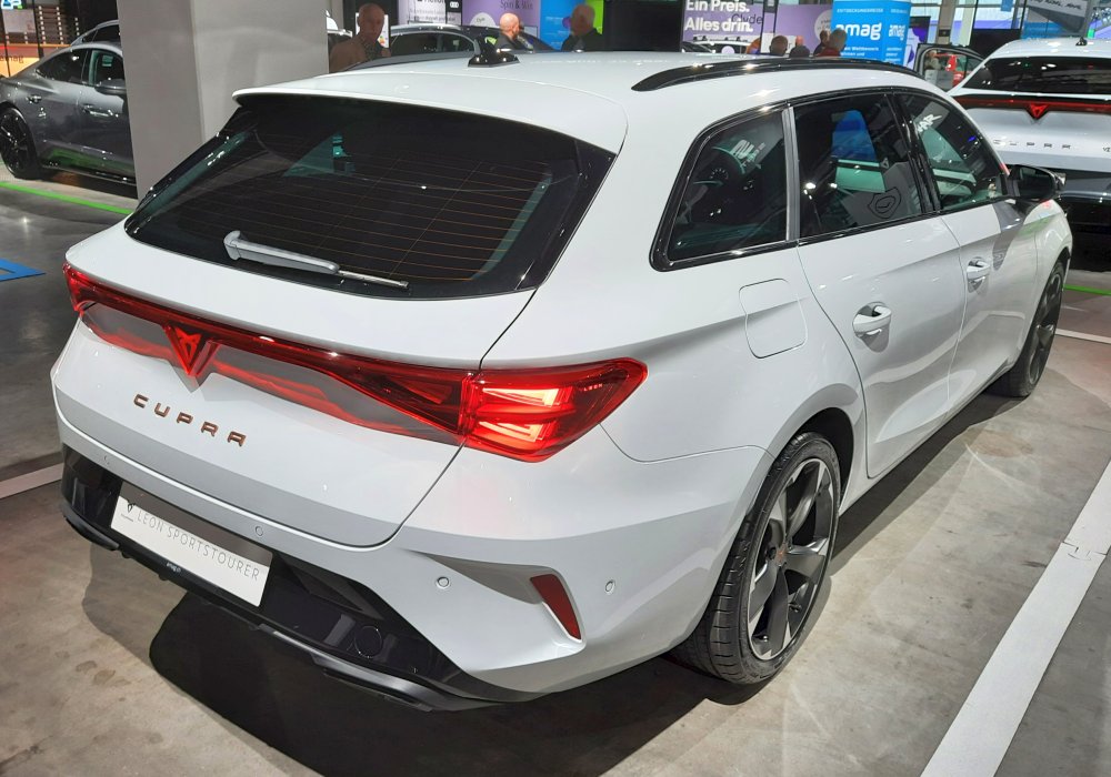 Cupra Leon Sportstourer 2.0 TSI 4Drive Business, 2025