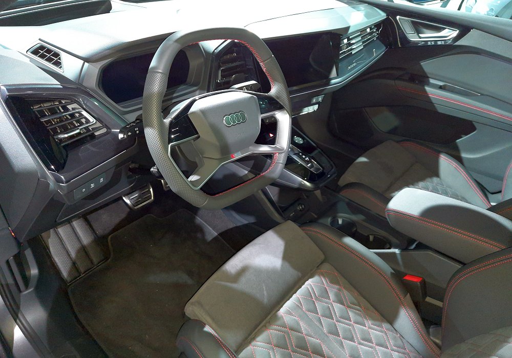 Audi Q4 45 e-tron quattro, 2025
