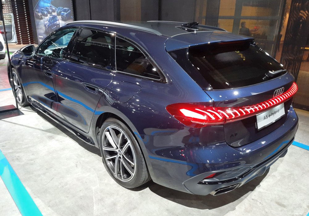 Audi A5 Avant e-hybrid 220 kW quattro, 2025