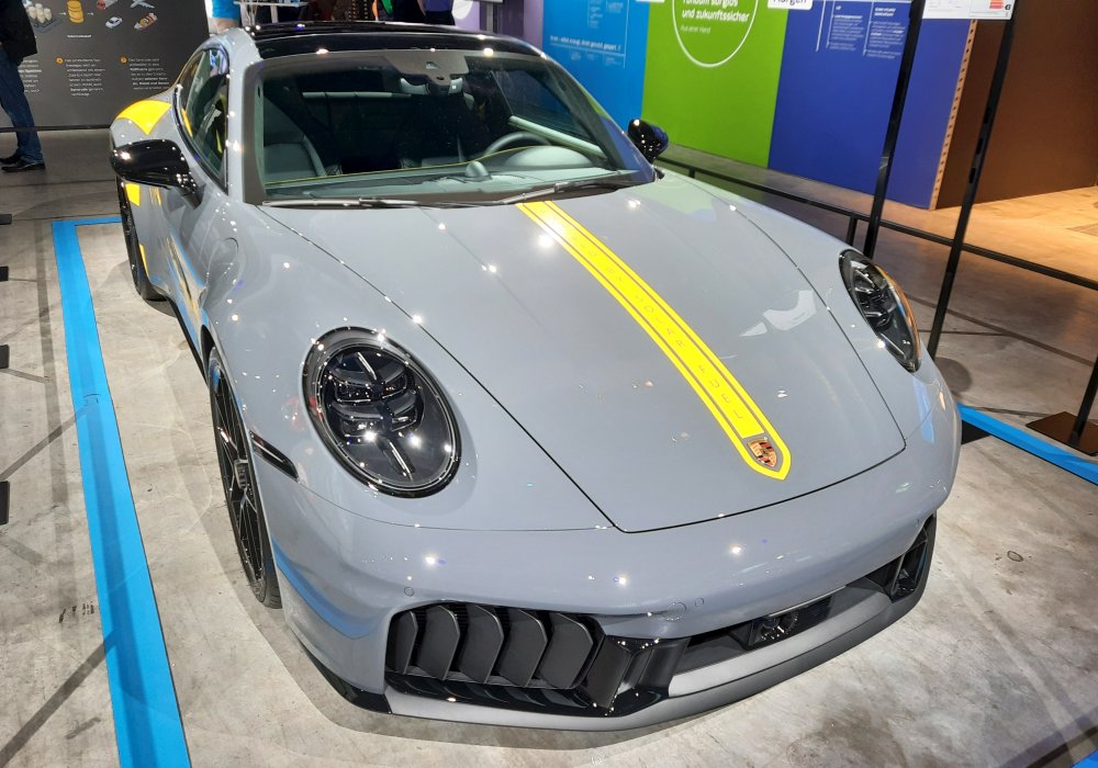 Porsche 911 Carrera 4 GTS Hybrid, 2025