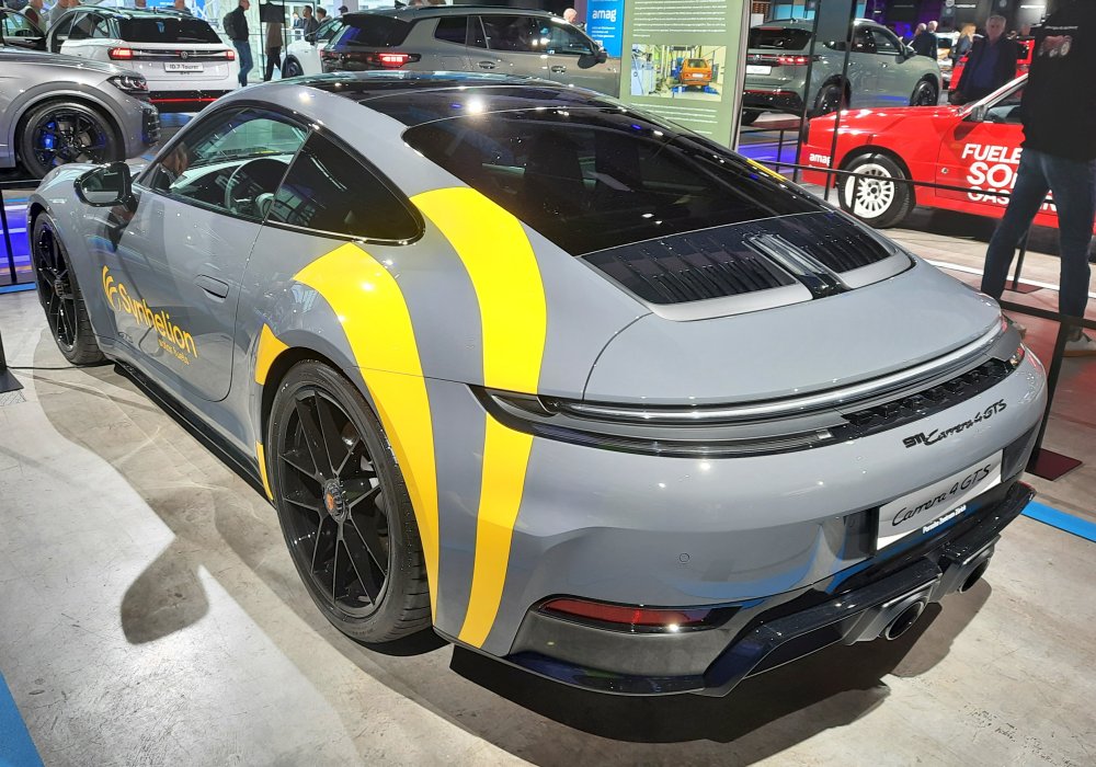 Porsche 911 Carrera 4 GTS Hybrid, 2025