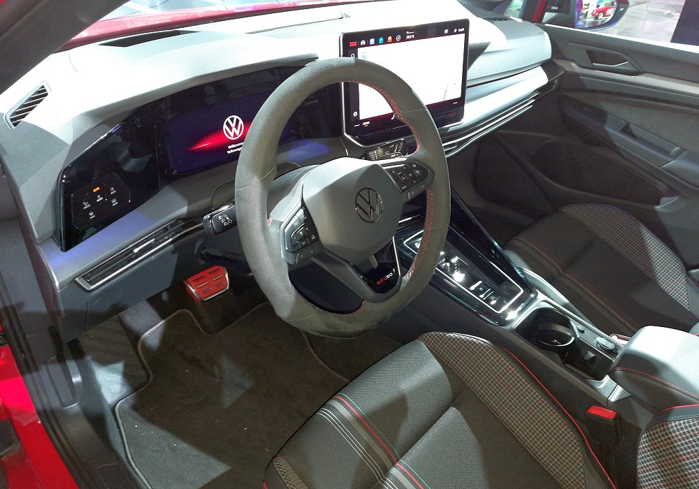 Volkswagen Golf GTI Edition 50, 2025