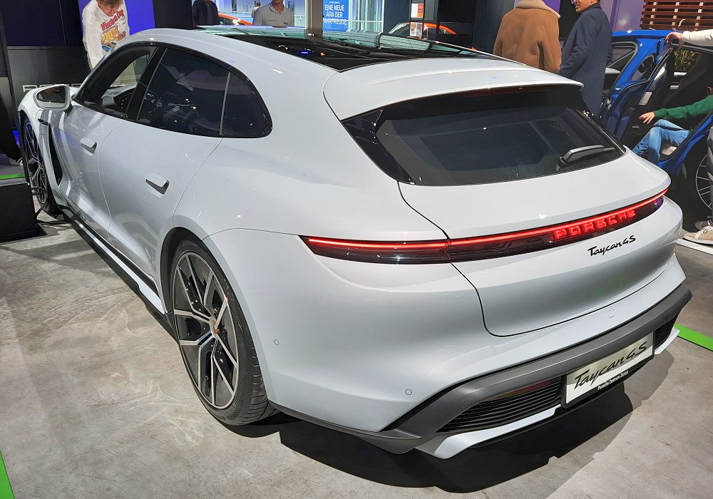 Porsche Taycan 4S Sport Turismo, 2025