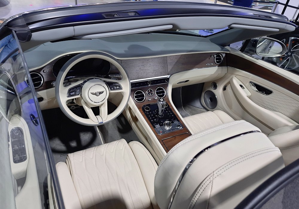 Bentley Continental GTC Azure 4.0 V8 Hybrid, 2025