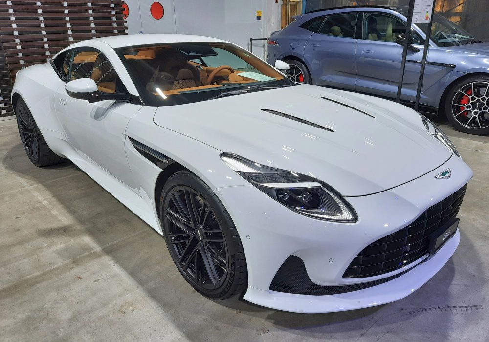 Aston Martin DB12 Coupe V8, 2025