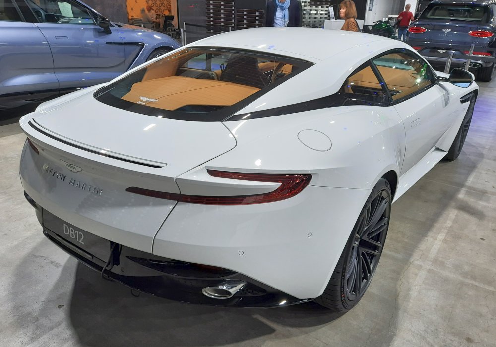 Aston Martin DB12 Coupe V8, 2025
